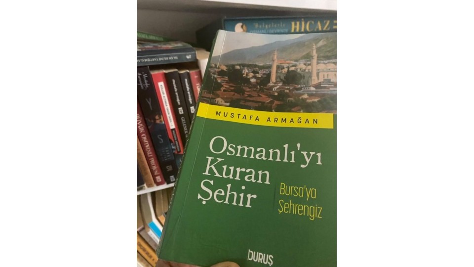 Aydanur Çakır, Yenidevir’de “Osmanlı’yı Kuran Şehir” Kitabını Ele Aldı Aydanur Çakır, Yenidevir’de “Osmanlı’yı Kuran Şehir” Kitabını Ele Aldı